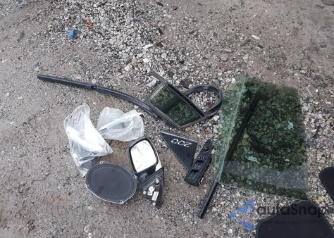 2013 Chrysler 200 Limited z USA, uszkodzony, nr VIN 1C3CCBCG8DN651270